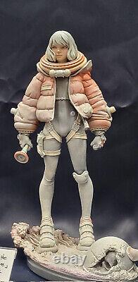 In front of the Cave WF2023 Resin Garage Kits GK Figure Unpainted Unassembled