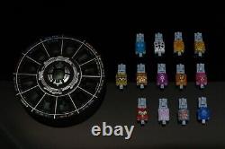 Pour la gamme Power of the Primes, treize modèles de figurines des Primes sur une plateforme circulaire de jouets.